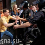 «К волонтёрам относились как к рабам»: помощник Навального о том, что происходит на мити